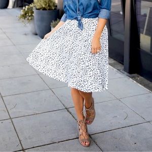 Tickled Teal Like New Trendy Laura Skirt White Dot Soft Comfy Size XL 12/14